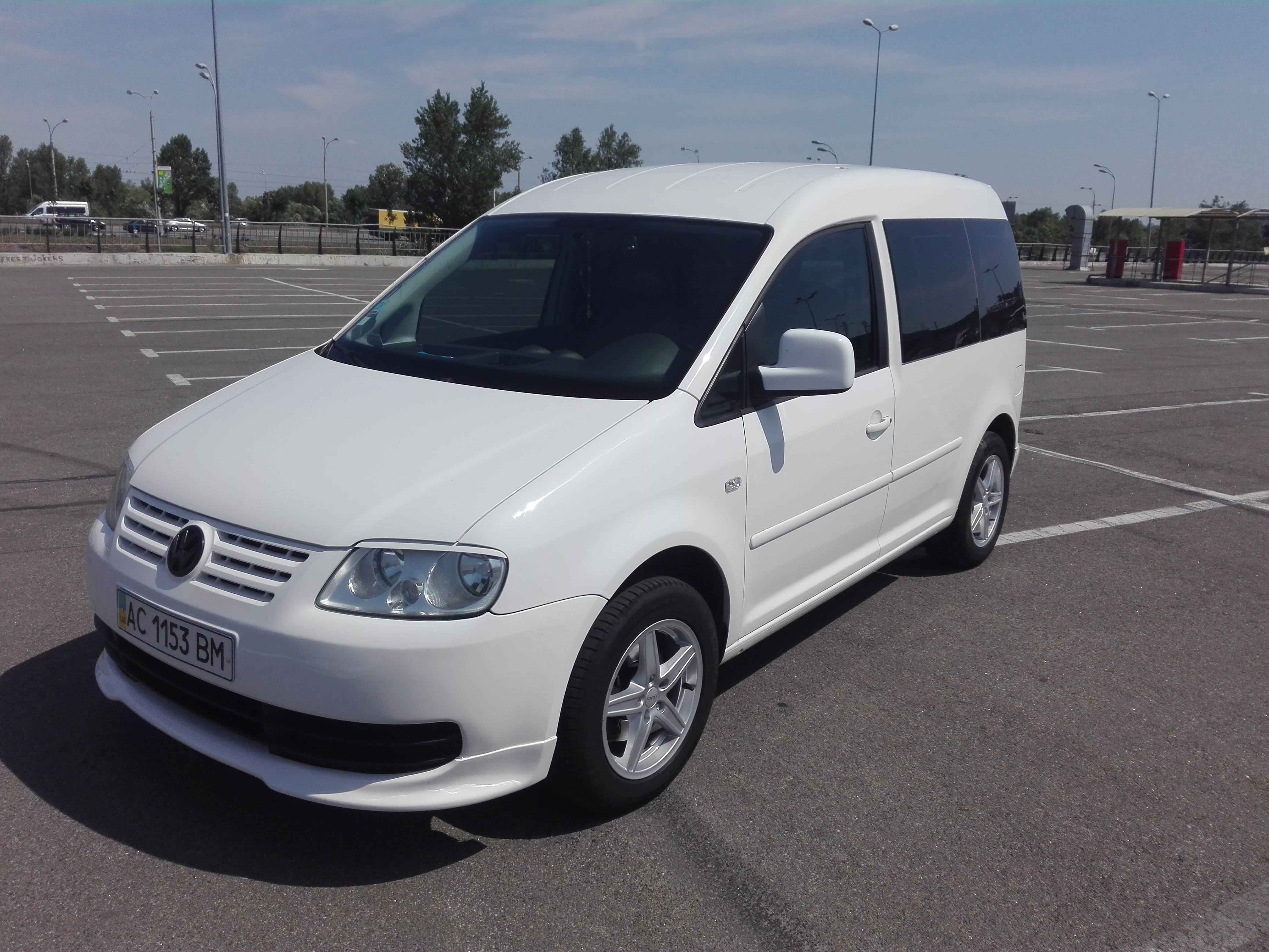 Volkswagen Caddy White. Воздуховод Caddy 1.9 TDI 2001 года.